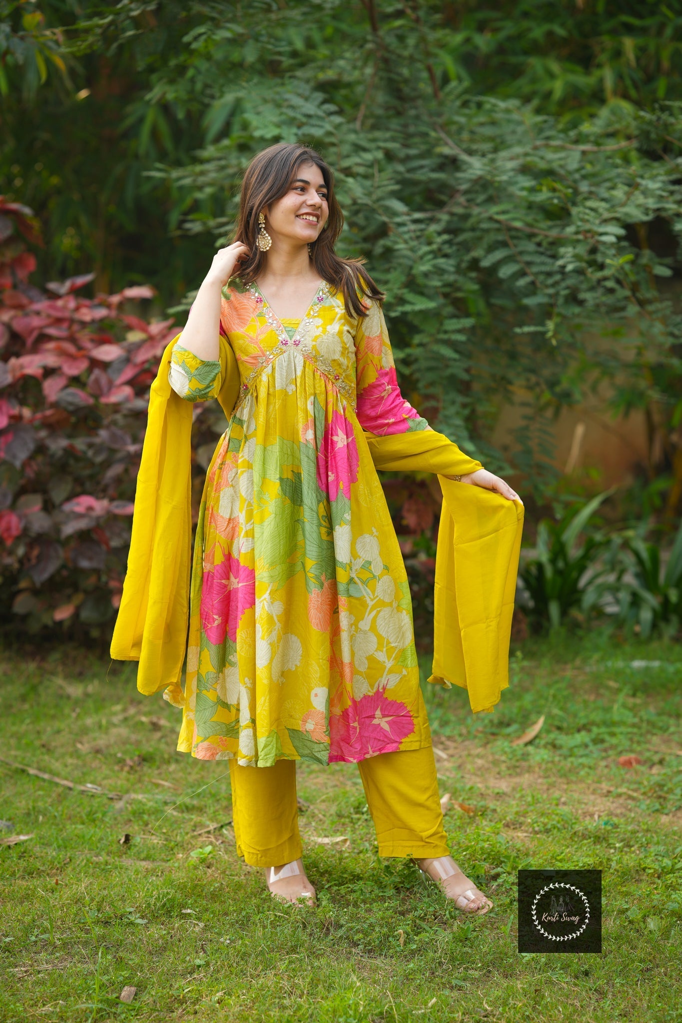 AAROHI Muslin Alia Suit With Handwork