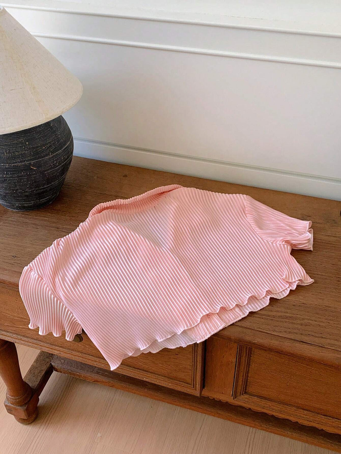 Women's style cropped pleated shirt for spring and summer