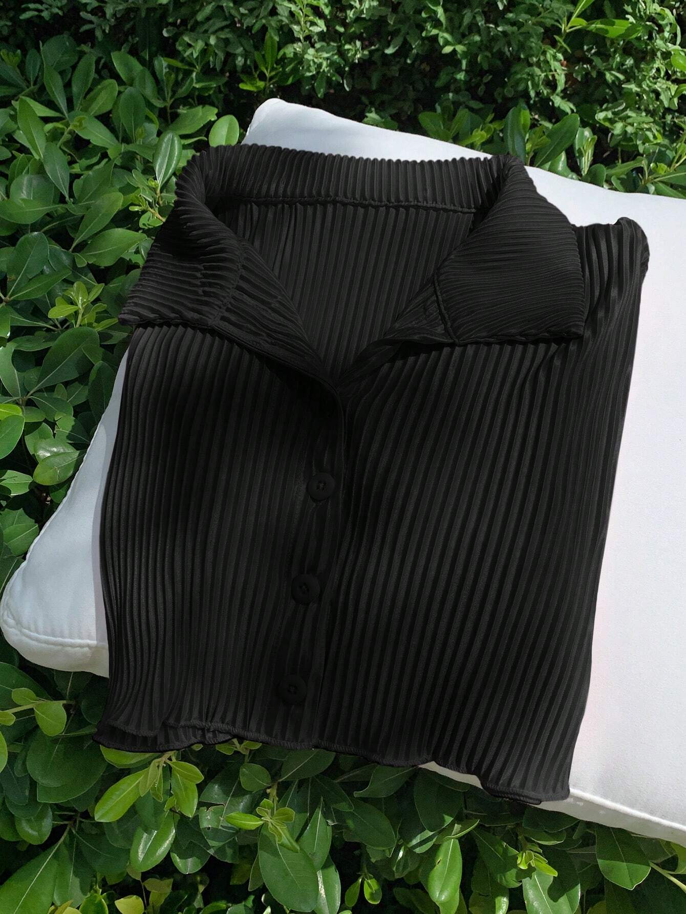 Women's style cropped pleated shirt for spring and summer