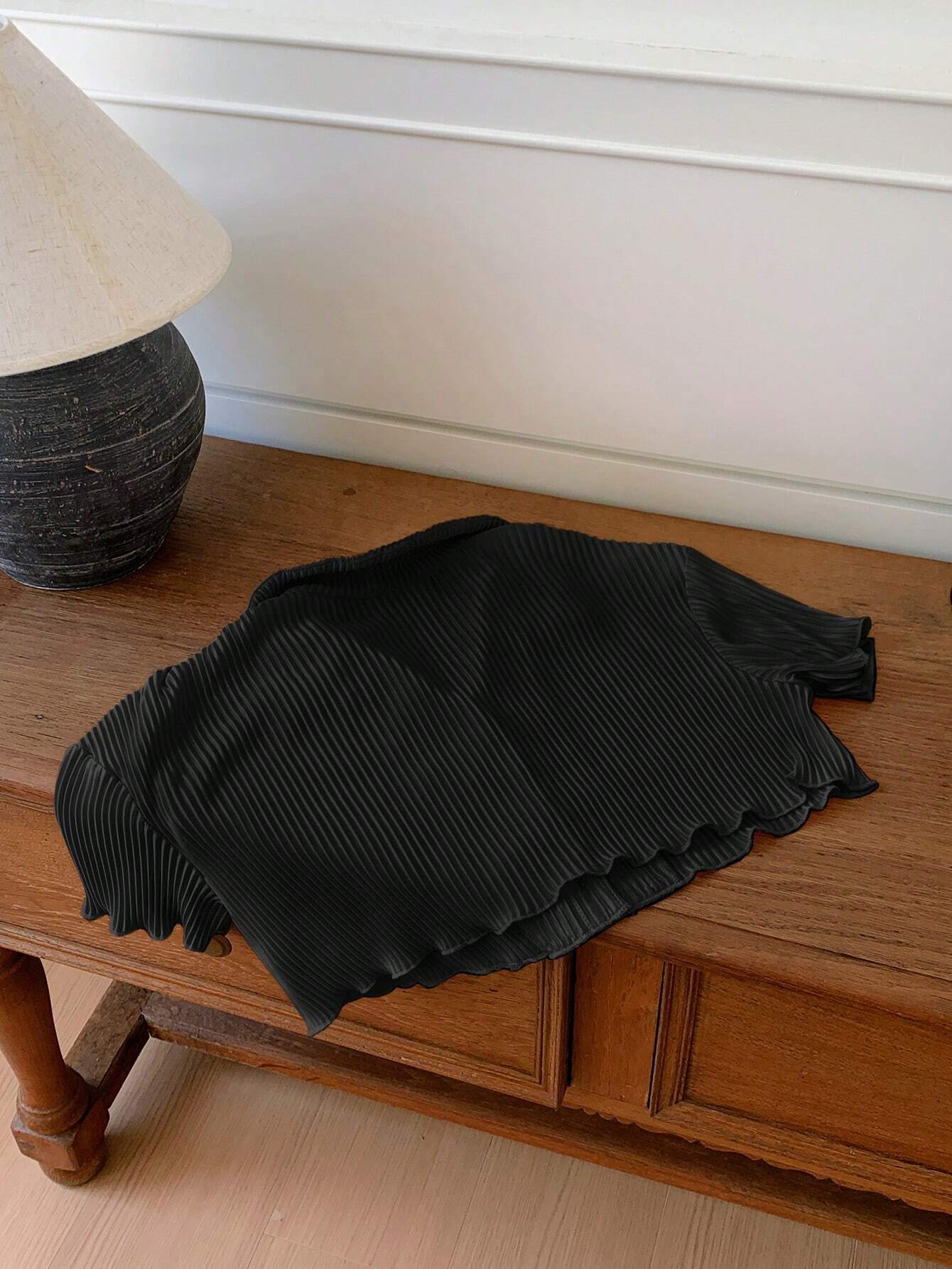 Women's style cropped pleated shirt for spring and summer