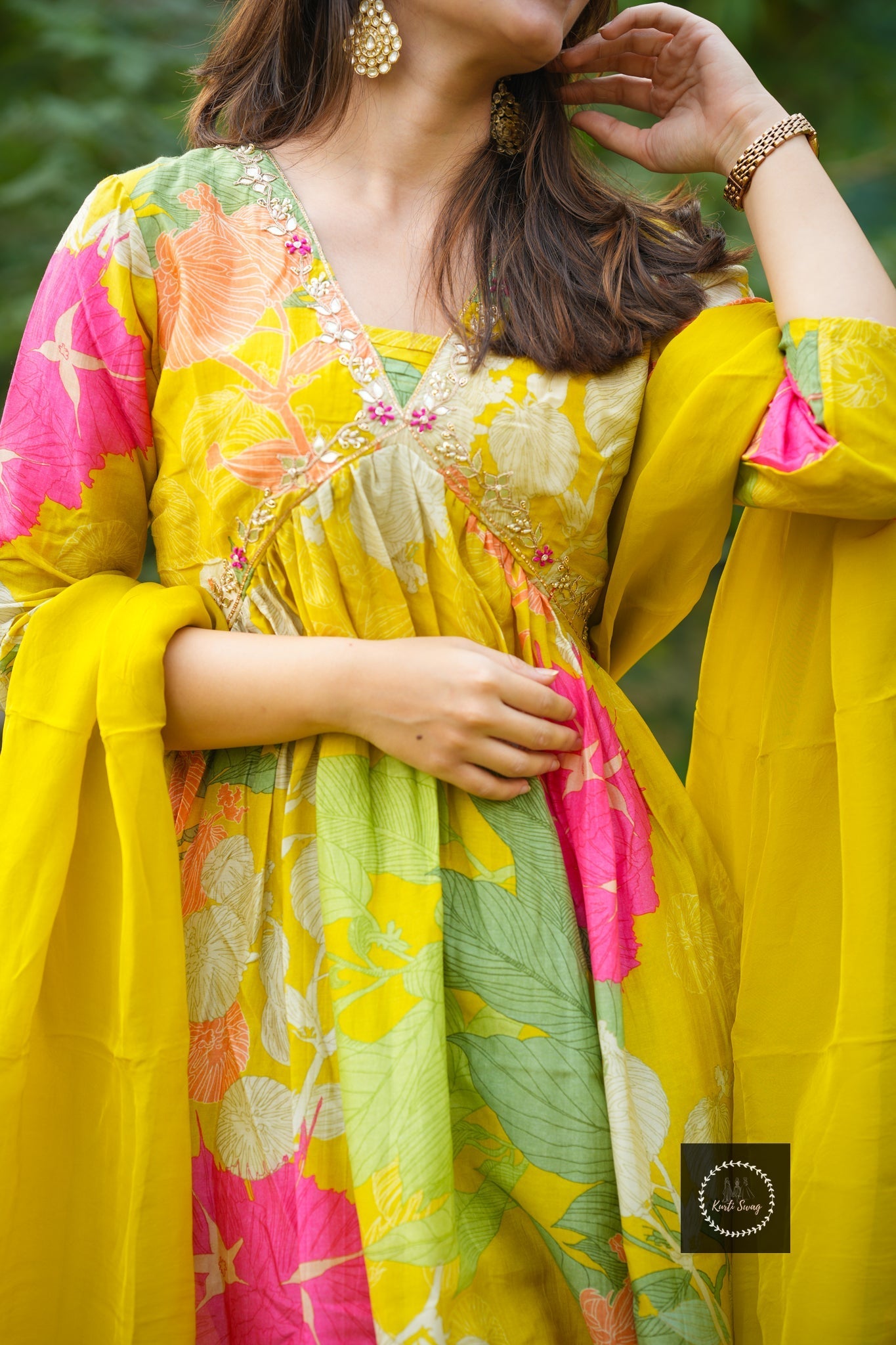 AAROHI Muslin Alia Suit With Handwork