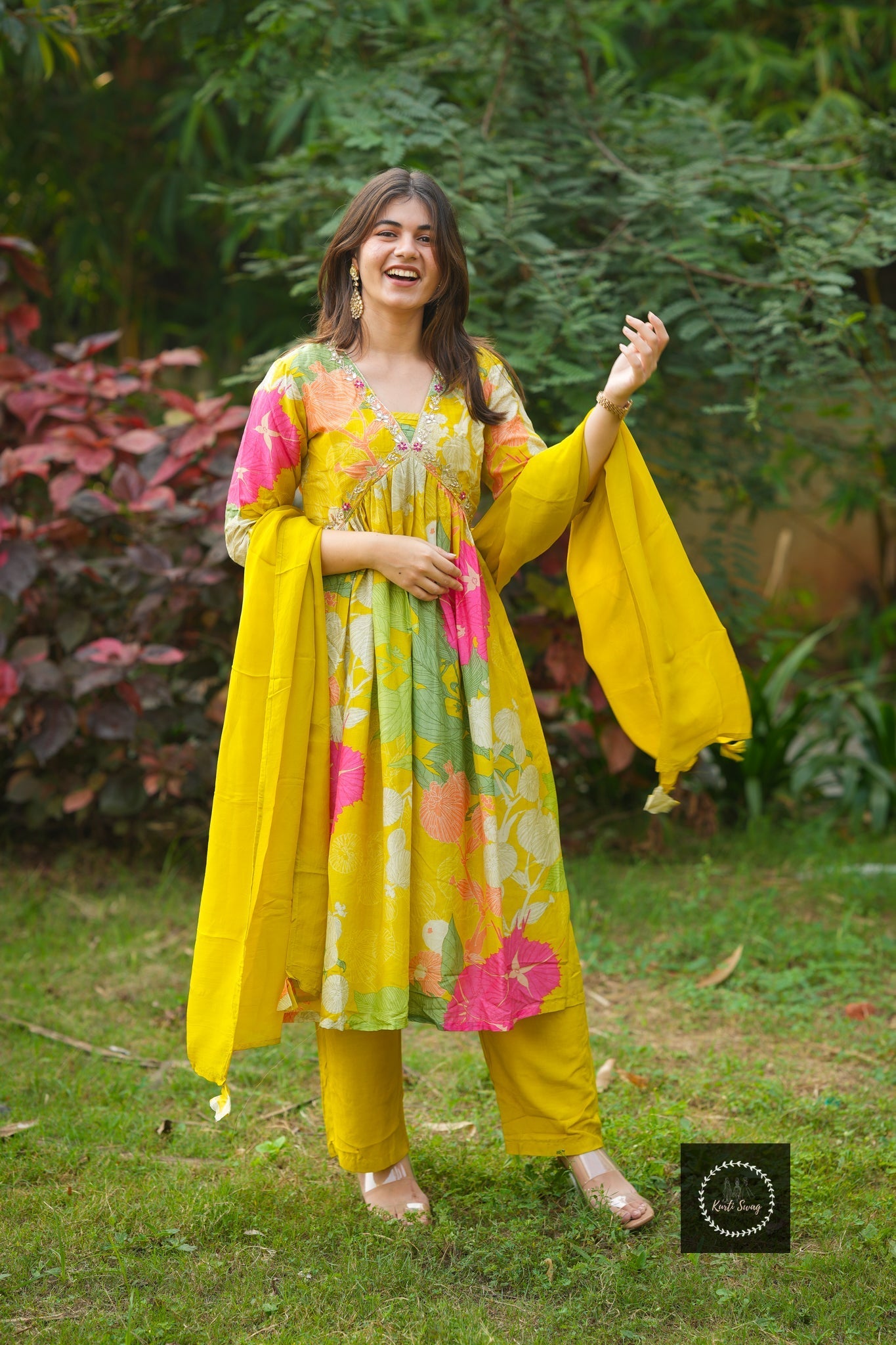 AAROHI Muslin Alia Suit With Handwork