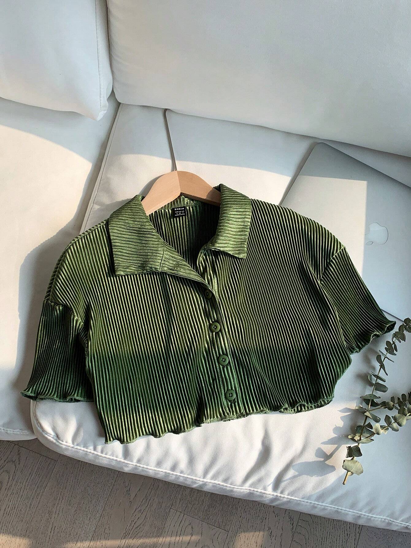 Women's style cropped pleated shirt for spring and summer