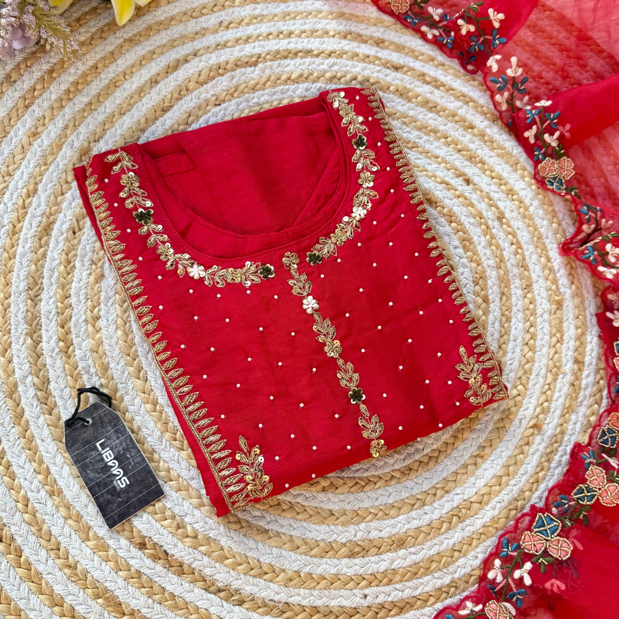 A very beautiful piece with zardozi & zari handwork set